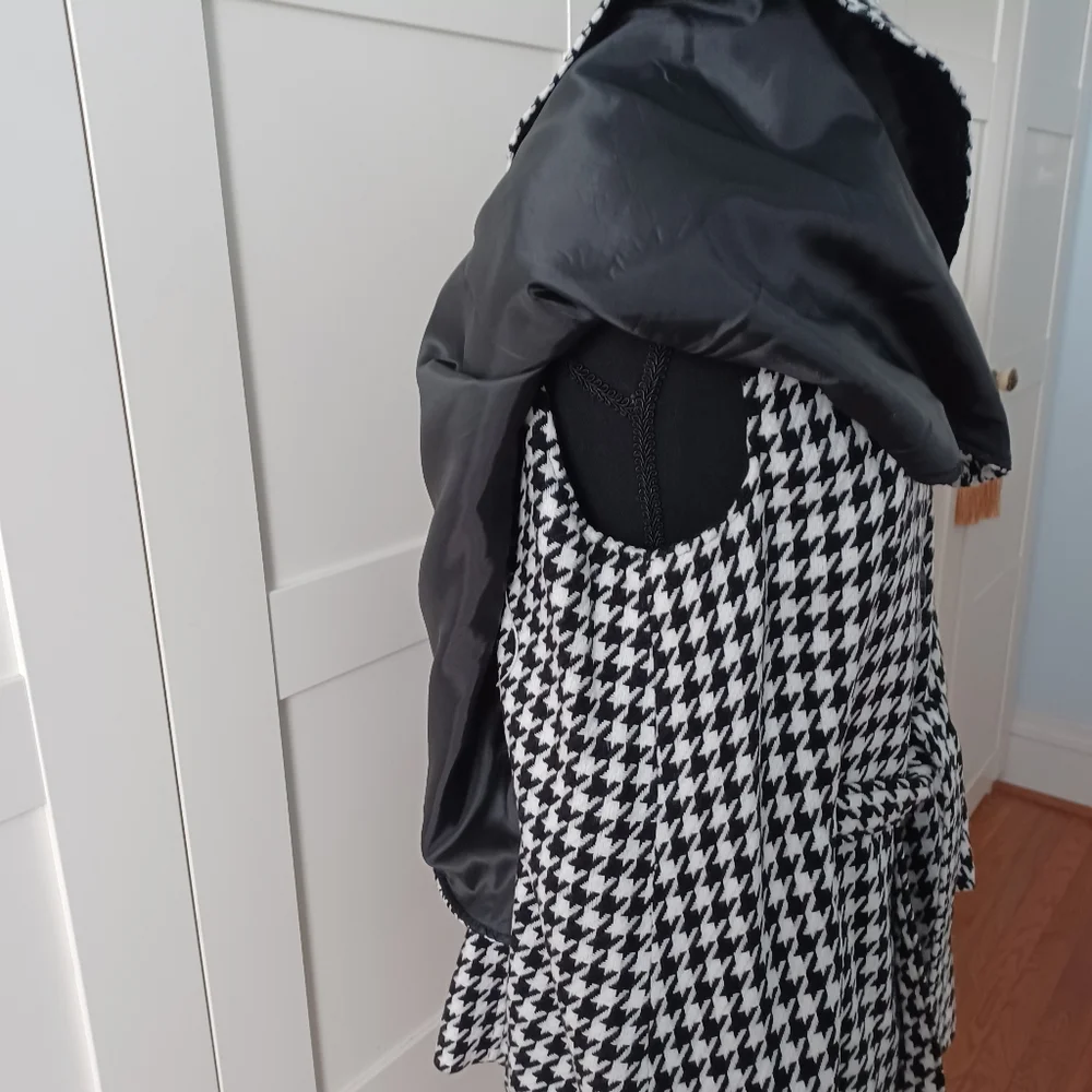 EDEN COURT Cape Coat - Picture 3 of 6